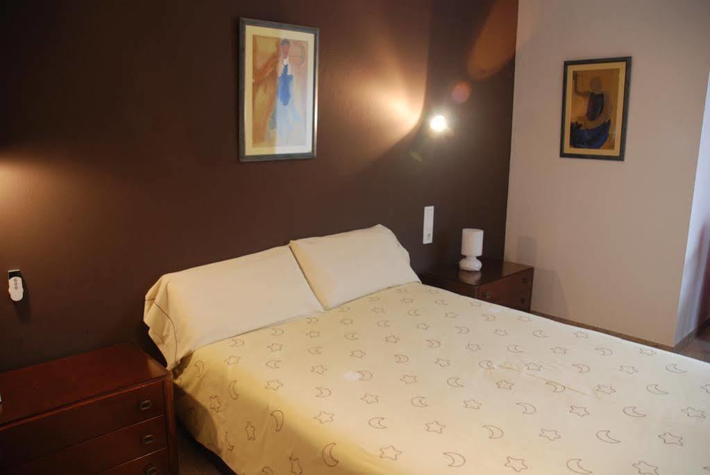 Hostal Torras Sant Hilari Sacalm Exterior photo