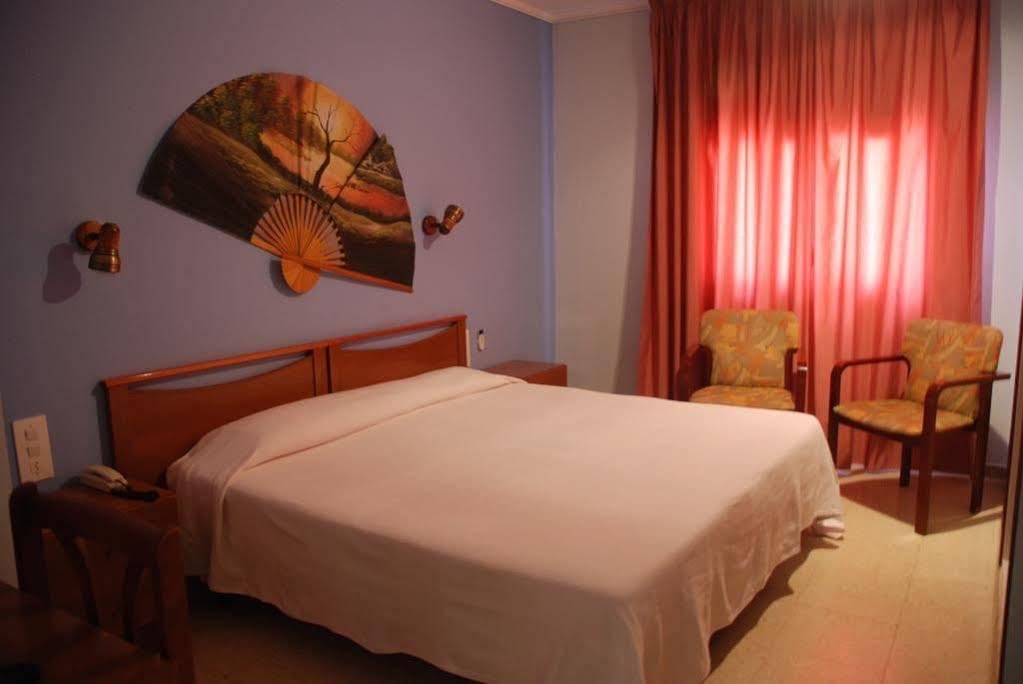 Hostal Torras Sant Hilari Sacalm Exterior photo