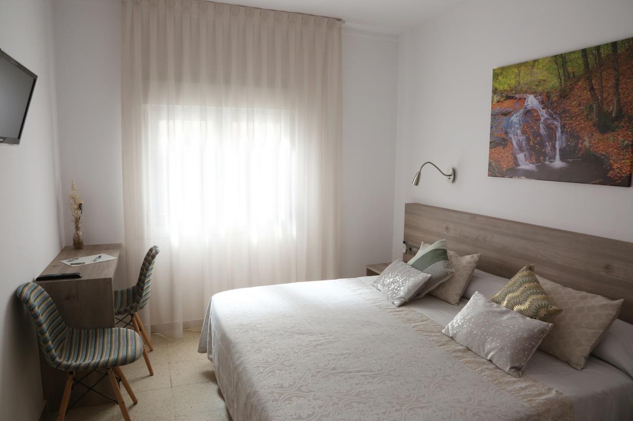 Hostal Torras Sant Hilari Sacalm Exterior photo