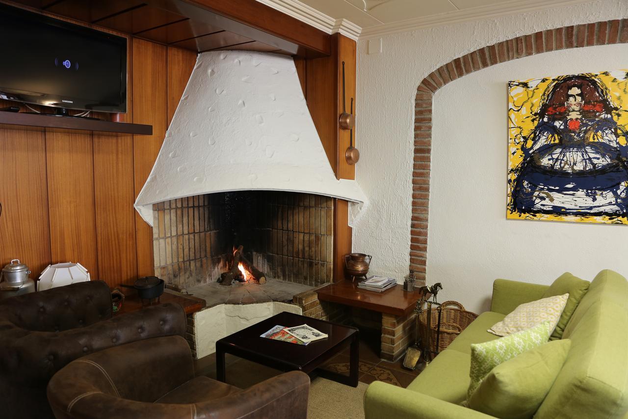 Hostal Torras Sant Hilari Sacalm Exterior photo
